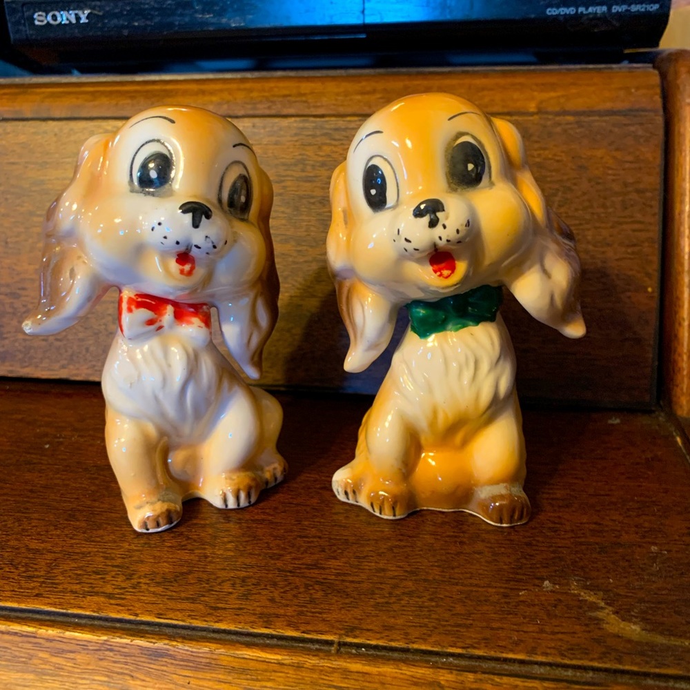 Vintage Spaniels S & P shakers.